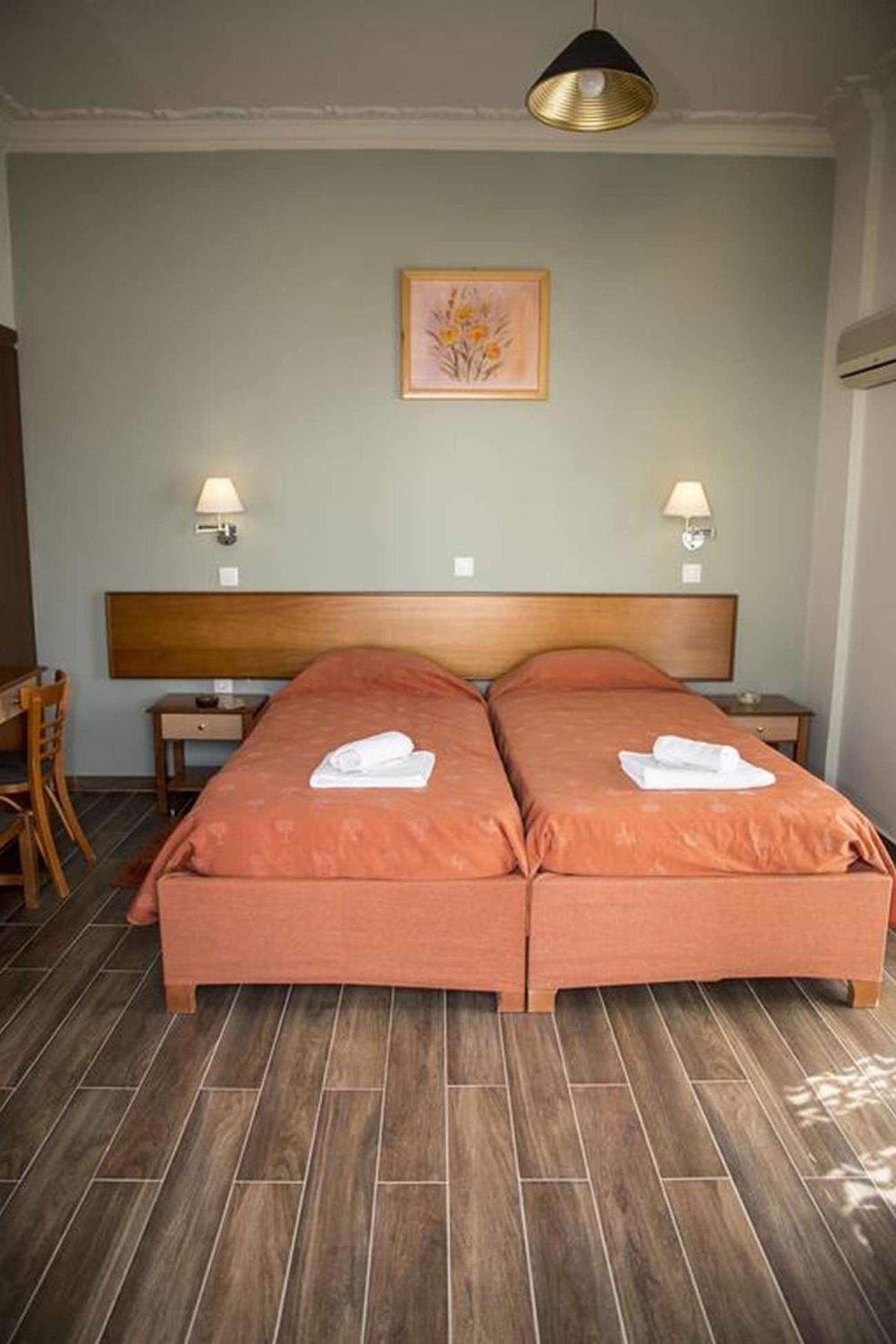 Togias Hotel Aegina Esterno foto