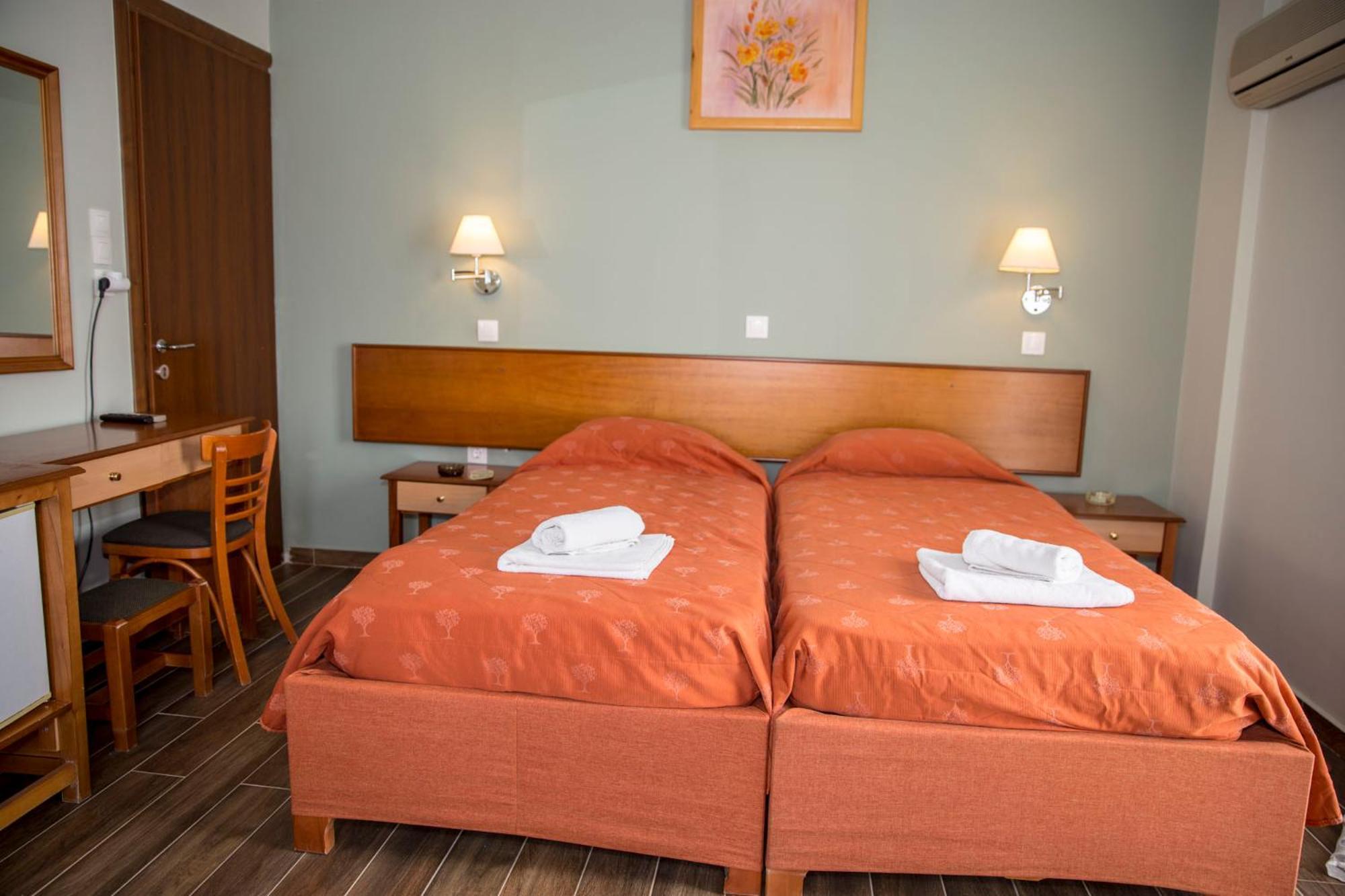 Togias Hotel Aegina Esterno foto