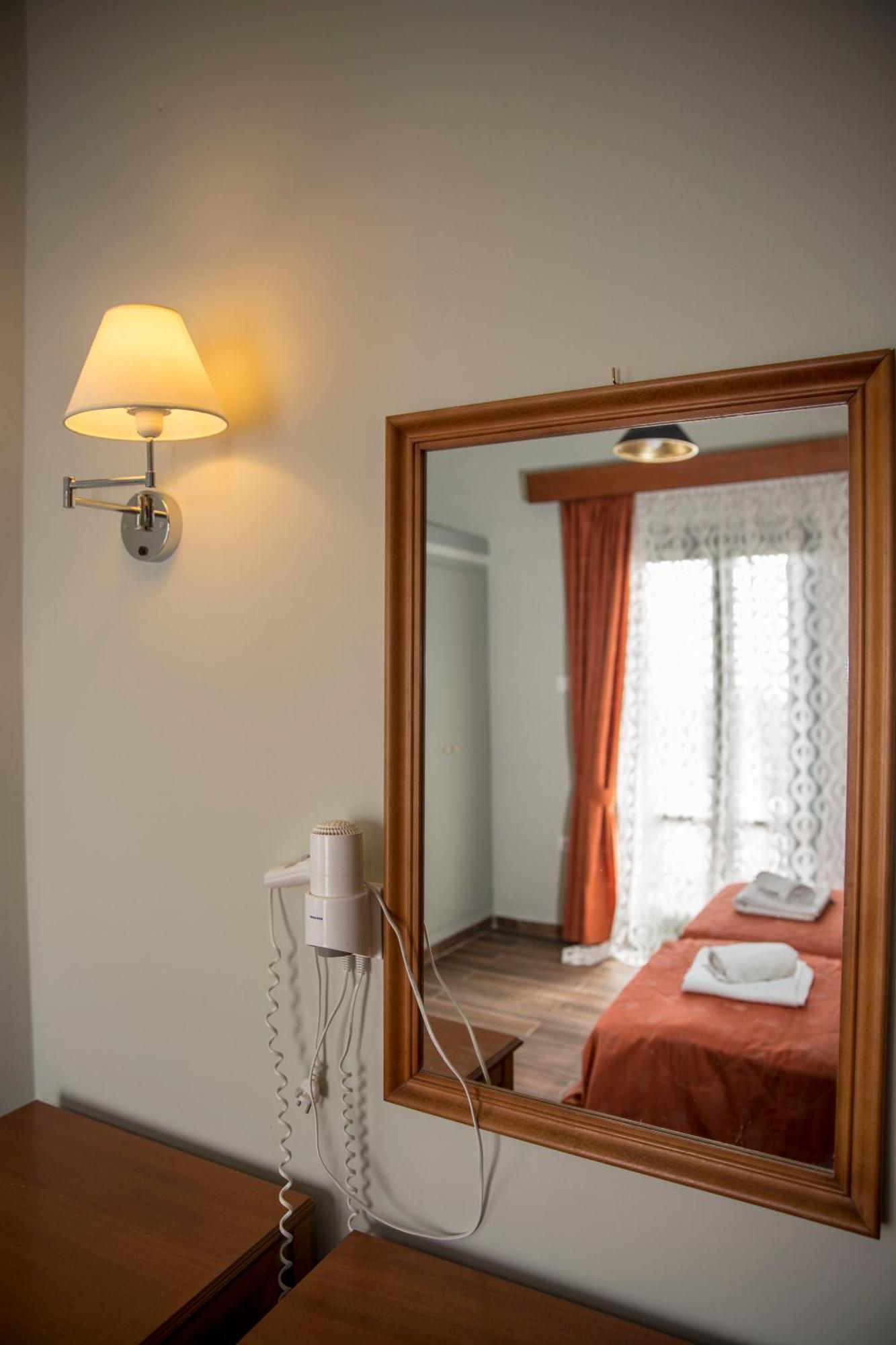 Togias Hotel Aegina Esterno foto
