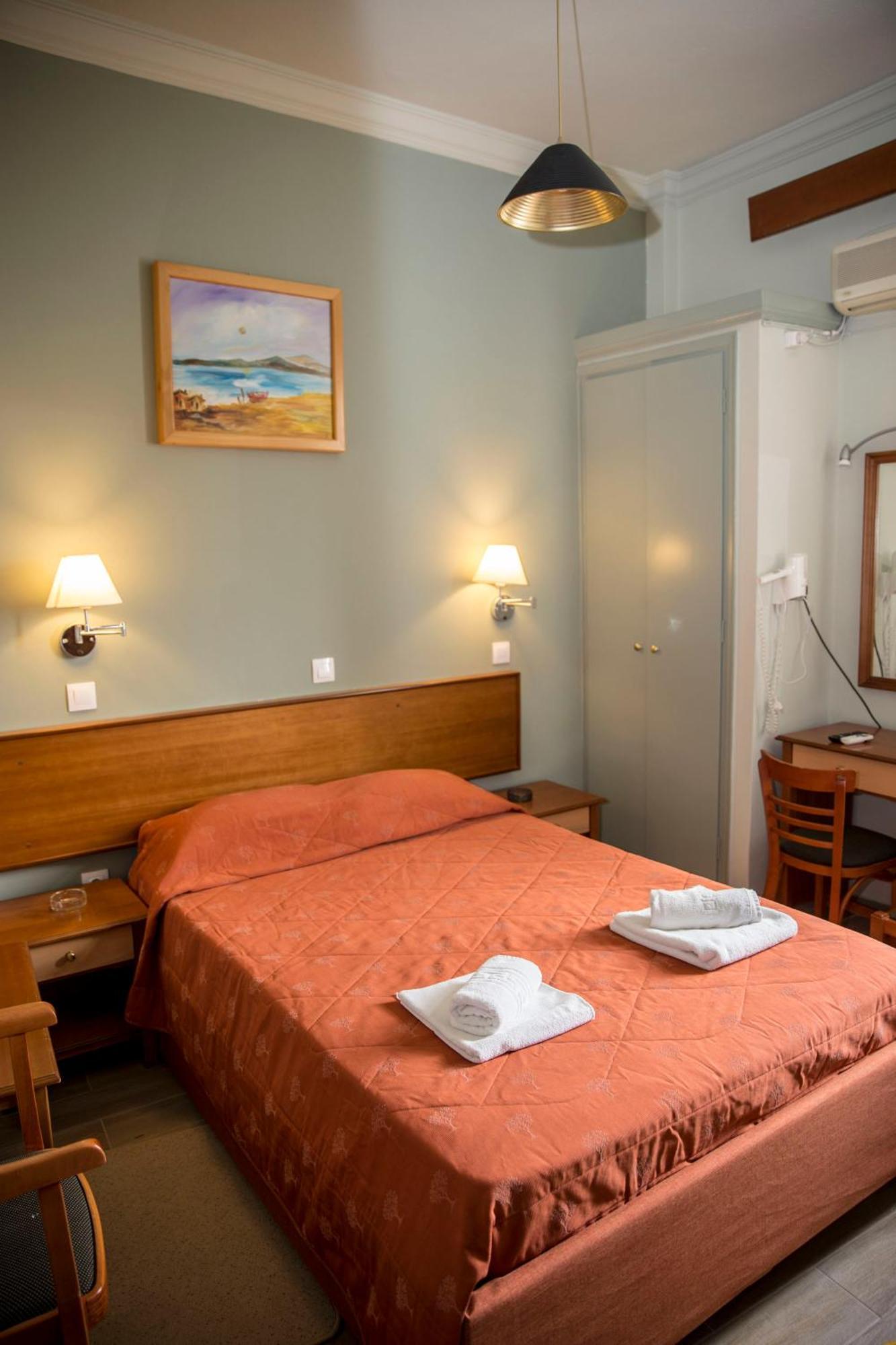 Togias Hotel Aegina Esterno foto