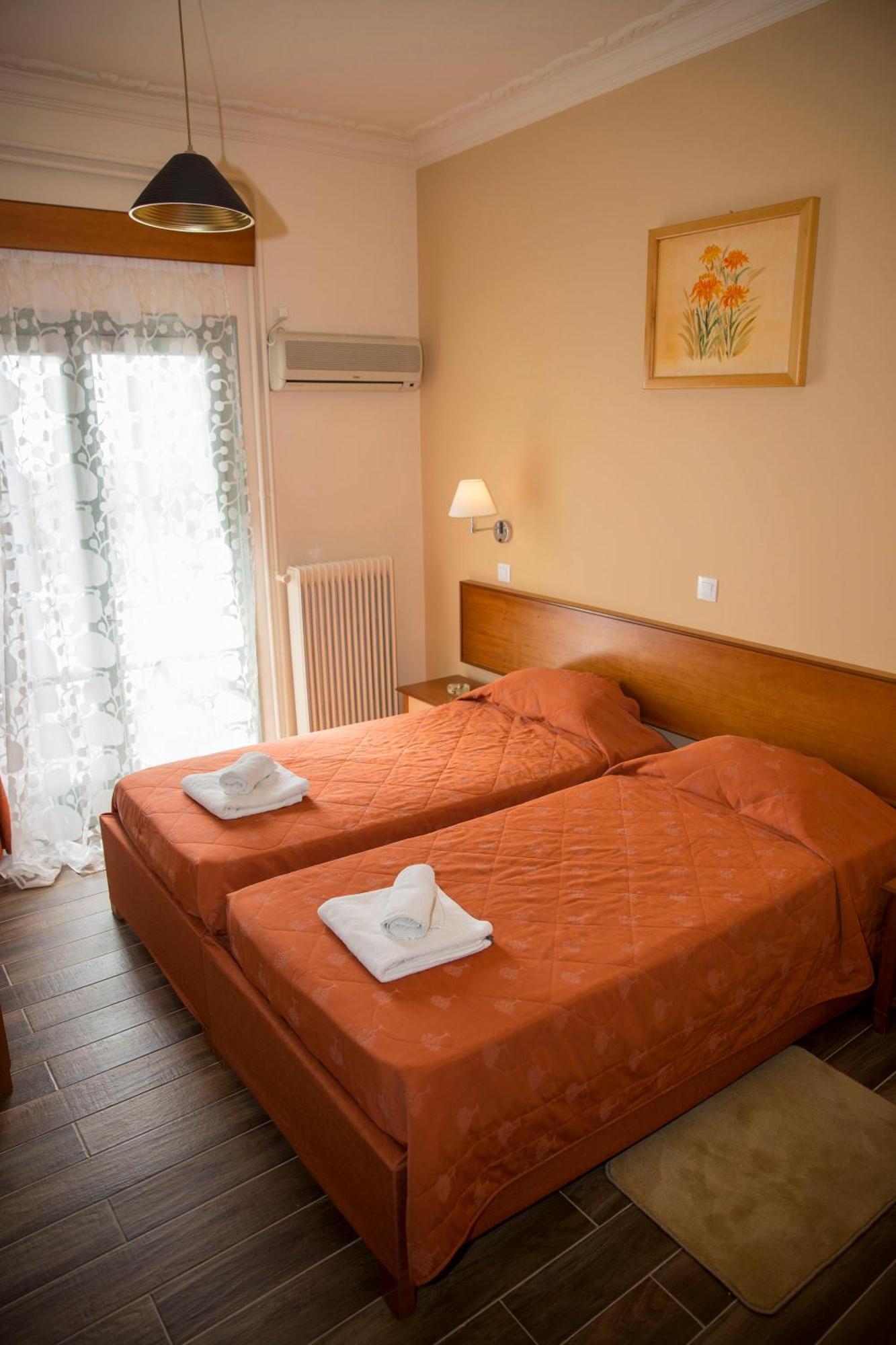 Togias Hotel Aegina Esterno foto