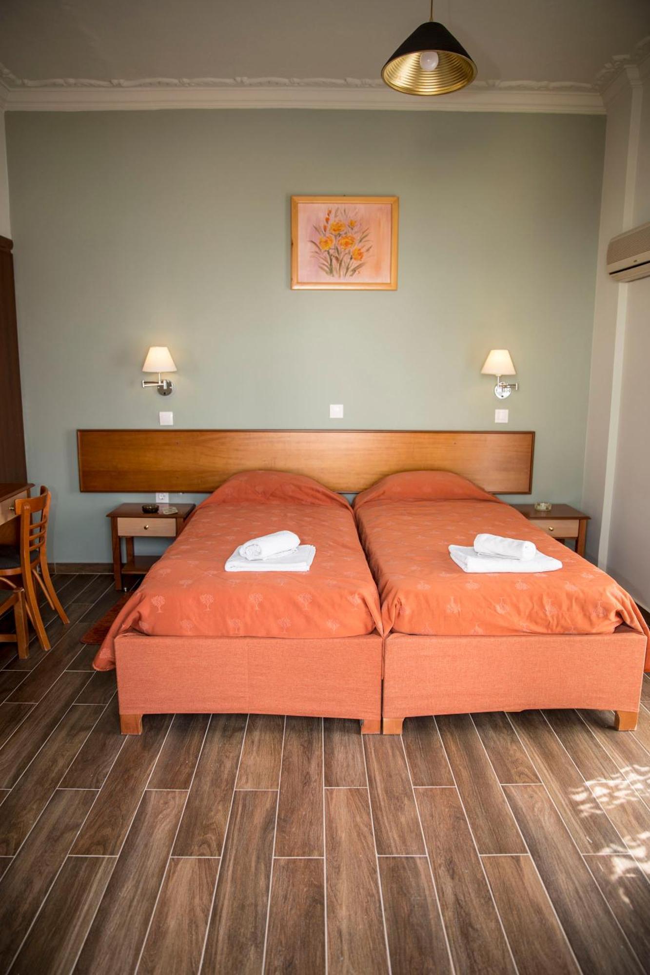Togias Hotel Aegina Esterno foto