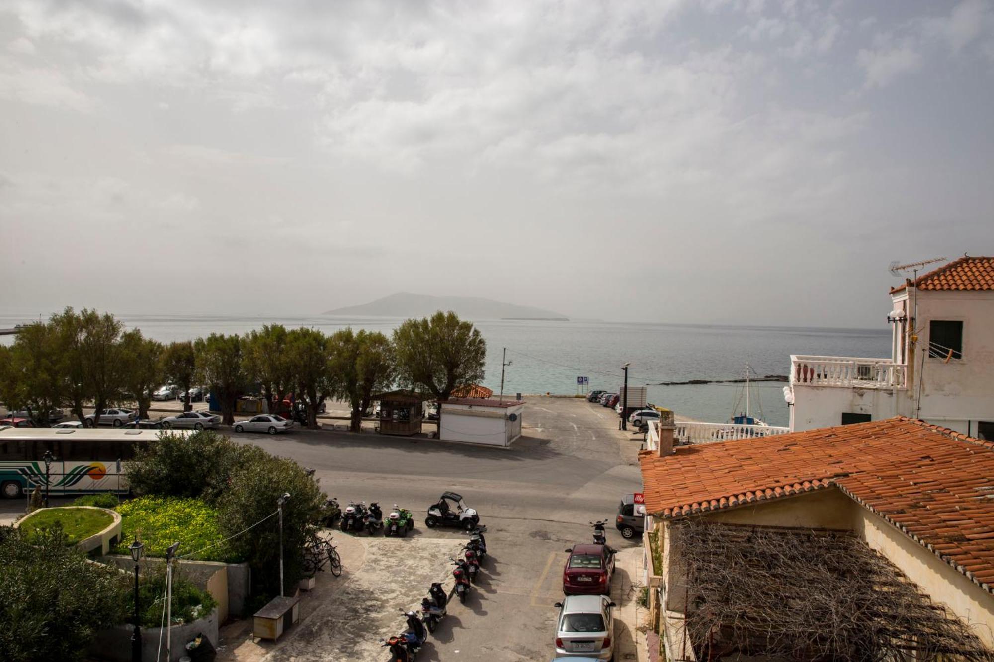 Togias Hotel Aegina Esterno foto