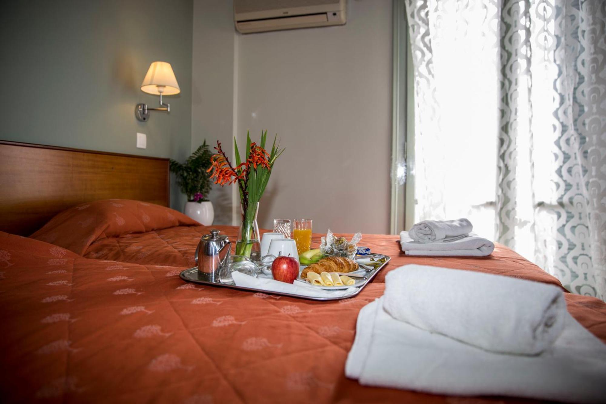 Togias Hotel Aegina Esterno foto